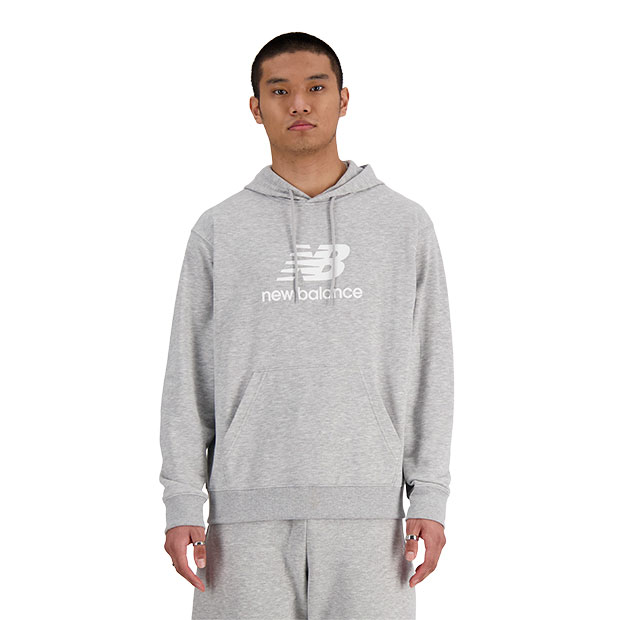 Sport Essentials スタックドロゴスウェットフーディ　アスレチックグレー　【NewBalance|ニューバランス】サッカーフットサルウェアーmt41501-ag