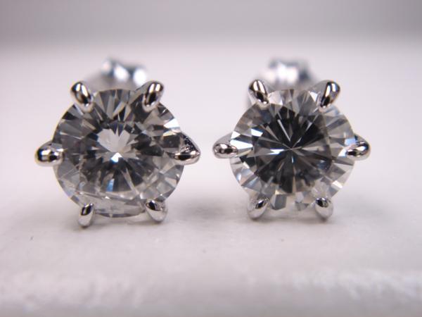 0.72ｃｔ★スタットピアス★PT900 ダイヤモンド　プラチナ｜ＫenＢrand