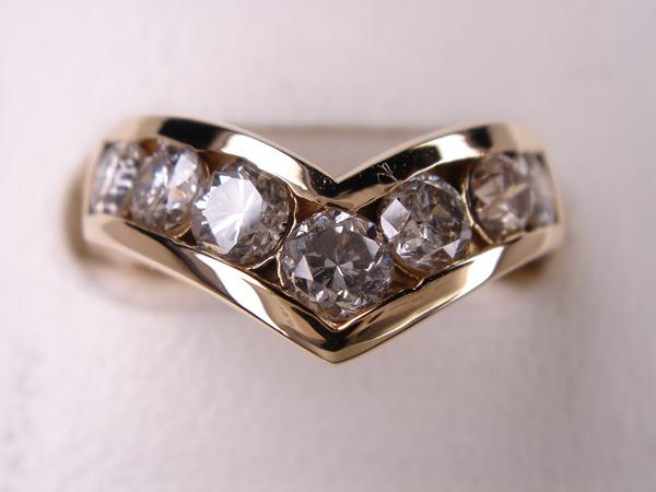 1.01ct ★18金★ダイヤレール留め★Vリング|KenBrand