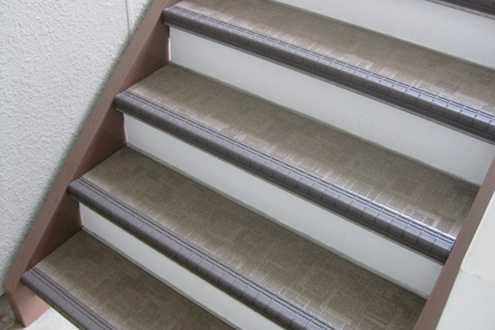 【ギフ_包装】 タキロンの床材 縞鋼板製階段用 タキステップ3S 900タイプ kirpich59.ru