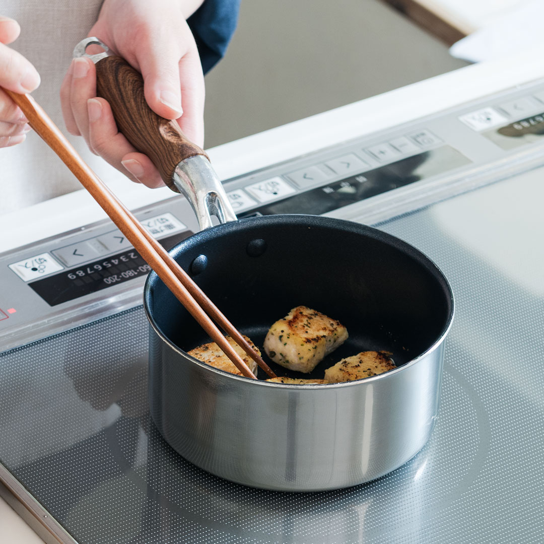 ❤お洒落＆使いやすい❣本格的な煮込み料理が簡単手軽に作れちゃう♪❤両手鍋 楽天市場】【KEYUCA公式店】ケユカ Kuroma IH両手鍋 20cm [調理