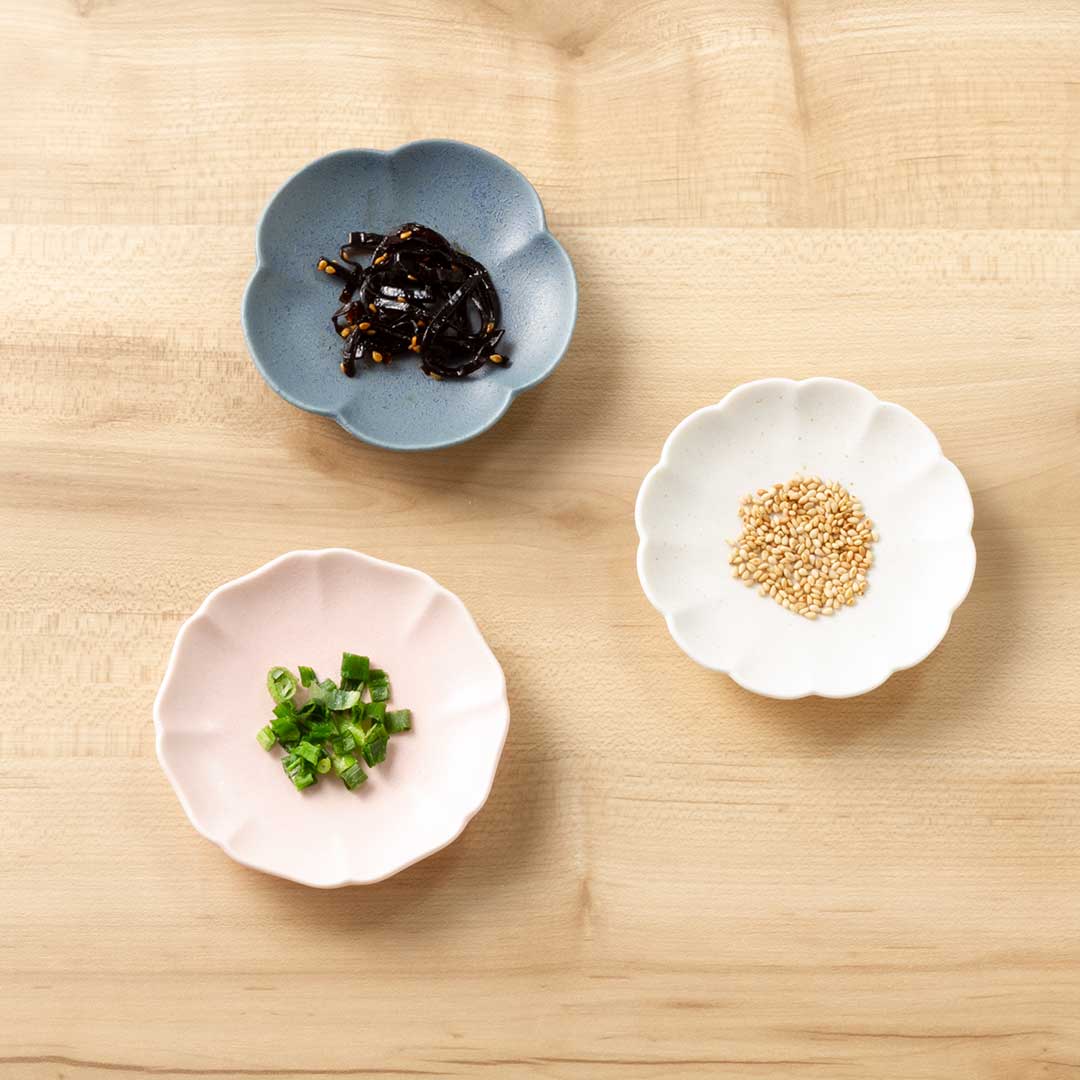 楽天市場 Keyuca公式店 ケユカ 美濃焼 豆皿 ハナ ホワイト 日本製 美濃焼 丸皿 おしゃれ プレート お皿 磁器 和食器 取り分け 取り皿 豆皿 食器洗浄機対応 食洗機対応 電子レンジ対応 オシャレ モダン シンプル デザイン 結婚祝い ギフト Keyuca