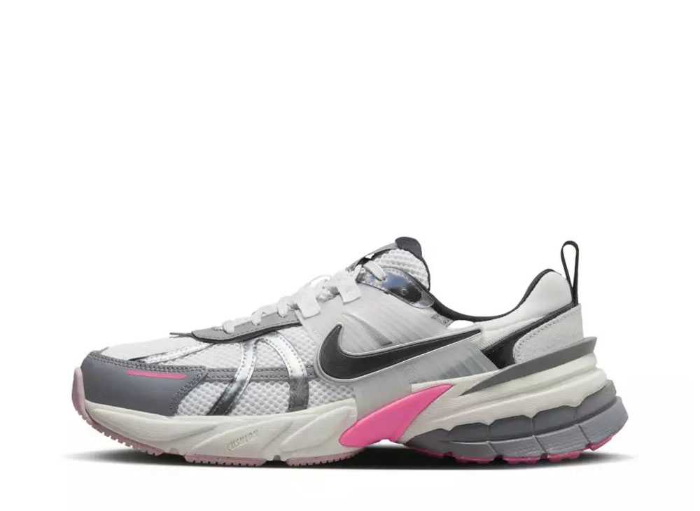 【今なら銀行割引クーポン券振り出し中】Nike ナイキ ウィメンズ V2K 幽客 チャイニーズニューイヤー/イヤーオブザドラゴン ナイキ ナイキ ウィメンズ V2K 幽客 チャイニーズニューイヤー/イヤーオブザドラゴン FZ5061-100 ウィメンズ レディース スニーカー 駈けっくらシューズ