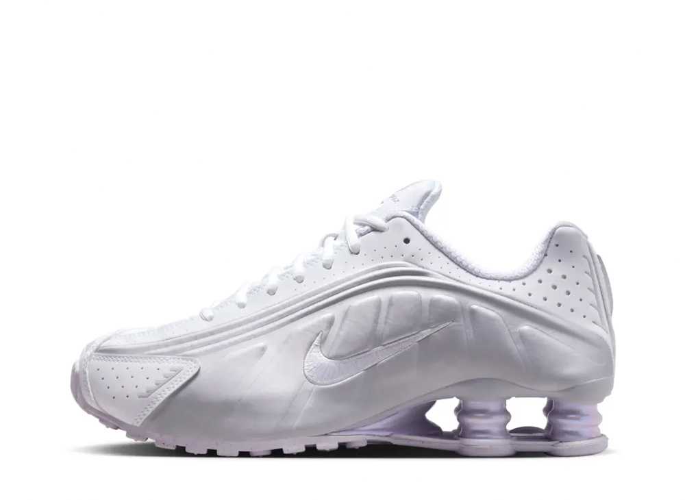 ＼百貨店大売り出し／1000円クーポン券振り出し中！Nike ナイキ ウィメンズ ショックス R4 白いこと アンド メタリックプラチナム ナイキ HF5076-100 ウィメンズ レディース スニーカー 駈けっくらシューズ 21SN-HF5076-100