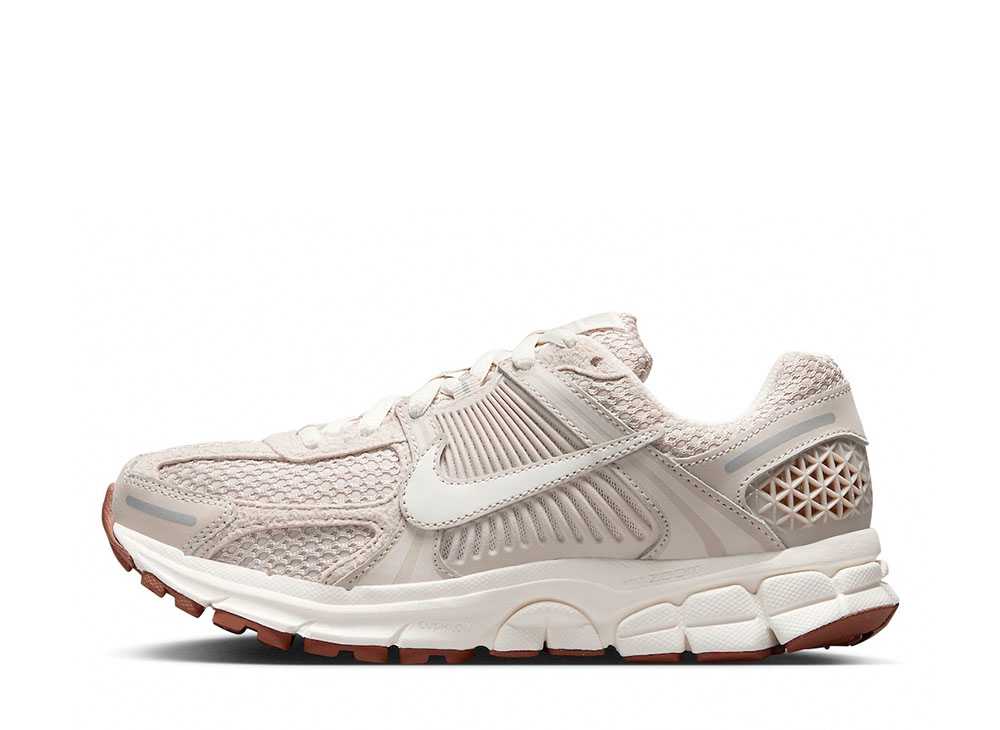＼百貨店大売り出し／1000円クーポン券振り出し中！Nike ナイキ ウィメンズ 望遠レンズ ボメロ5 ライトオールウッドブラウン ナイキ FZ3780-101 ウィメンズ レディース スニーカー 駈けっくらシューズ 21SN-FZ3780-101