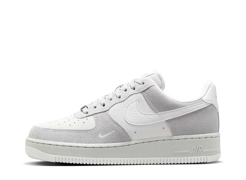 ＼百貨店大売り出し／1000円クーポン券ふり出し中！Nike ナイキ ウィメンズ 空軍1 \u002707 ライトスモークグレー/メタリックシルバー/乳ぶさ薄墨色 ナイキ HV3876-077 ウィメンズ レディース スニーカー 駈けっくらシューズ 21SN-HV3876-077