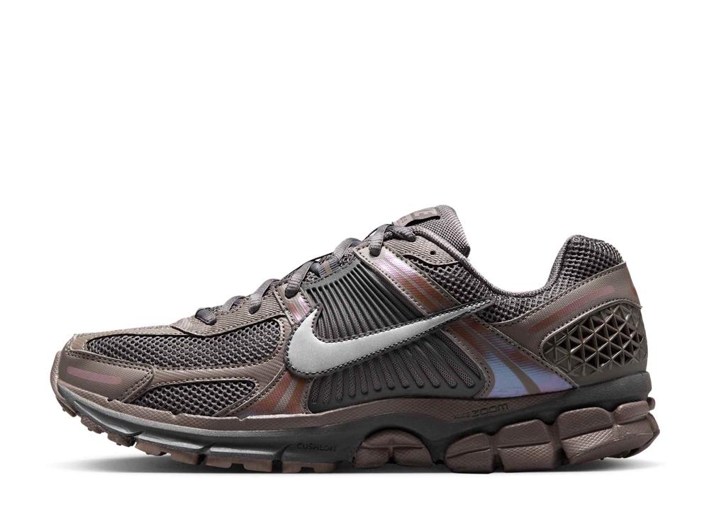 ＼百貨店大売り出し／1000円クーポン券振り出し中！Nike ナイキ 望遠レンズ ボメロ5 ケイブストーン ナイキ HF5493-201 メンズ スニーカー 駈けっくらシューズ 21SN-HF5493-201