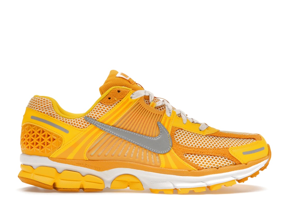 ＼百貨店大売り出し／1000円クーポン券振り出し中！Nike Nike Zoom Vomero 5 Yellow Ochre ナイキ FJ4453-765 メンズ スニーカー 駈けっくらシューズ 19SX-20230909221006-213
