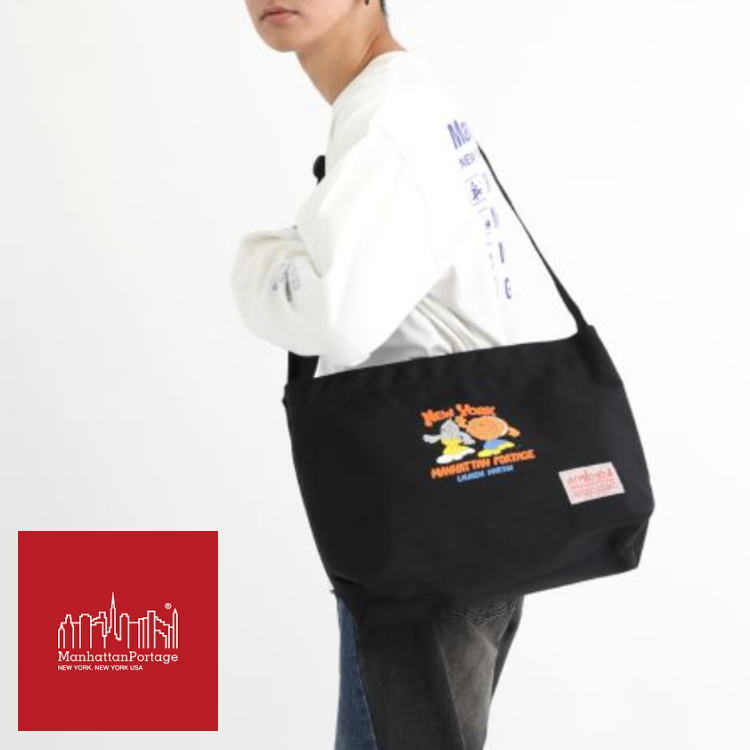 マンハッタンポーテージ Manhattan Portage クリアビュー ショルダーバッグ ビニール ライニング バック ポケット ローレン マーティン Clearview Shoulder Bag Vinyl Lining Back Pocket Lauren Martin ブラック 1482-LVL-BP-LAUREN BLK 【GIFO】｜すにーかー倉庫 きっず店