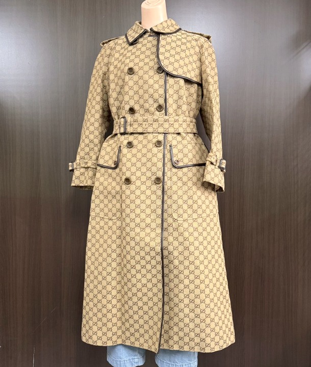 近年モデル GUCCI トレンチコート 花柄 パールGGボタン ダブル 紺 近年モデル GUCCI トレンチコート 花柄 パールGGボタン ダブル 紺 近年