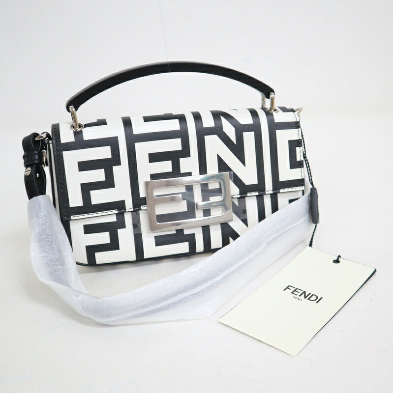 【美品】Fendi オーロックフォンポーチ ライトブルー 楽天市場】（美品）フェンディ FENDI ショッピング ロゴ トートバッグ