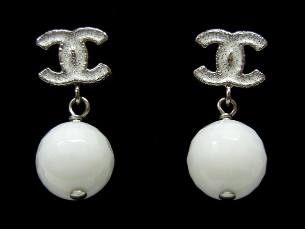 chanel Chanel Earrings Costume Accessories Jewelry Year Act Serie Swing Coco Mark X White Ball Whitlam Silver Color Metal chanel Chanel Earrings Costume Accessories Jewelry Year Act Serie Swing Coco Mark X White Ball Whitlam Silver Color Metal