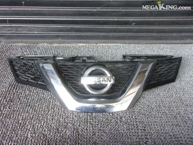 【中古】T32 エクストレイル 前期 純正 ノーマル フロントグリル ラジエーターグリル カメラ穴無 62310 4CE0A 62310 4CE0B / 4KS10-1609