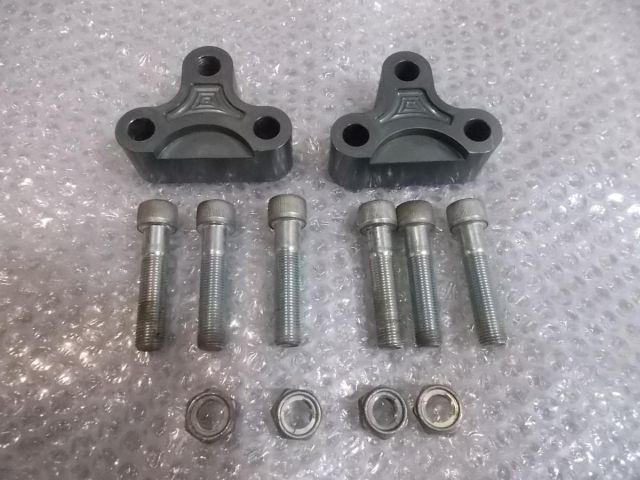 【中古】★激安!★車種不明 社外 ロールセンターアダプター 30mm AGH30W ? アルファード ? 分かる方 / R7-496