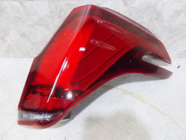 【中古】★激安!★GGH30W 30系 アルファード 後期 純正 テールランプ テールライト レンズ 右 運転席側 KOITO 58-76 AGH30W 等 / 4R6-584｜メガキングドットコム
