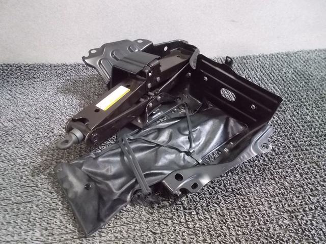 【中古】★激安!★車種不明 トヨタ 純正 ノーマル 車載工具 パンダジャッキ ホルダー AGH30W ? アルファード ? 分かる方 / R3-638|メガキングドットコム