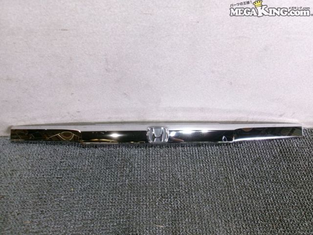 【中古】JF1 N-BOX Nボックス カスタム 純正 ノーマル リヤ リアガーニッシュ パネル カバー メッキ JF2 等 / 2S6-1141