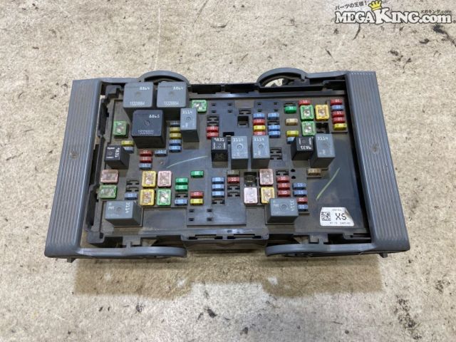 【中古】2007年 キャデラック エスカレード 純正 ノーマル ヒューズボックス リレー ブロック 25815383 / T6-867|メガキングドットコム