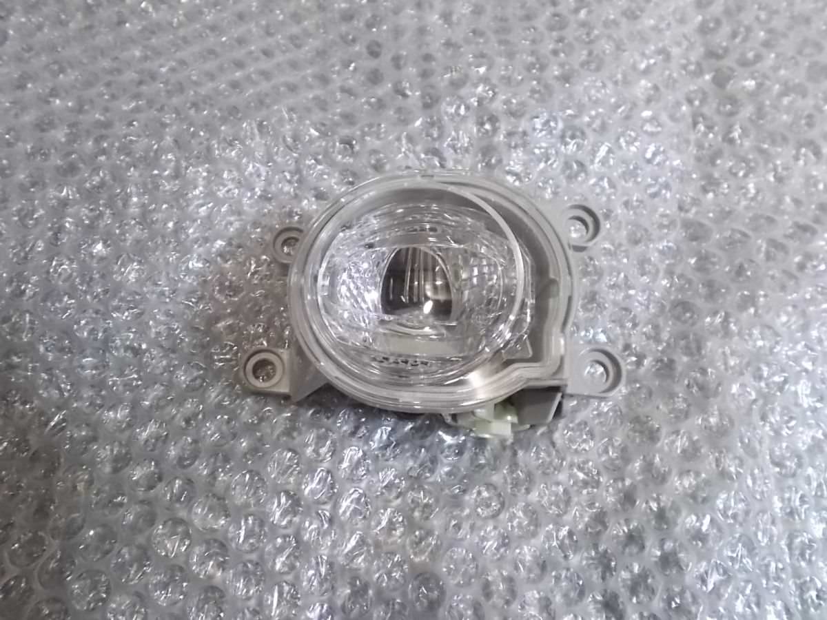【中古】★激安!★ZVW50 プリウス 後期 純正 ノーマル LED フォグランプ ライト レンズ 右 運転席側 KOITO 12-611 点灯OK / 2P8-1434