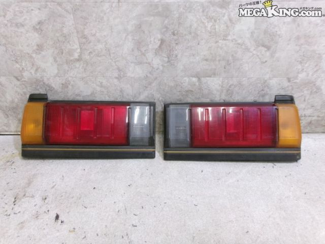 【中古】AA63 カリーナ 純正 ノーマル テールランプ テールライト 旧車 当時物 左右 IKI 14-137 / 2T3-2048