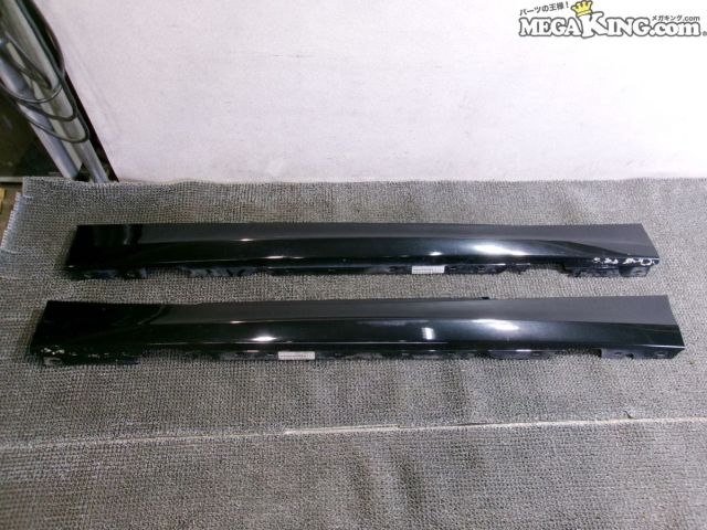【中古】BMW E88 1シリーズ 純正 ノーマル サイドステップ サイドスカート 左右セット 51777183234 51777183233 E81 E82 等 / S6-291｜メガキングドットコム