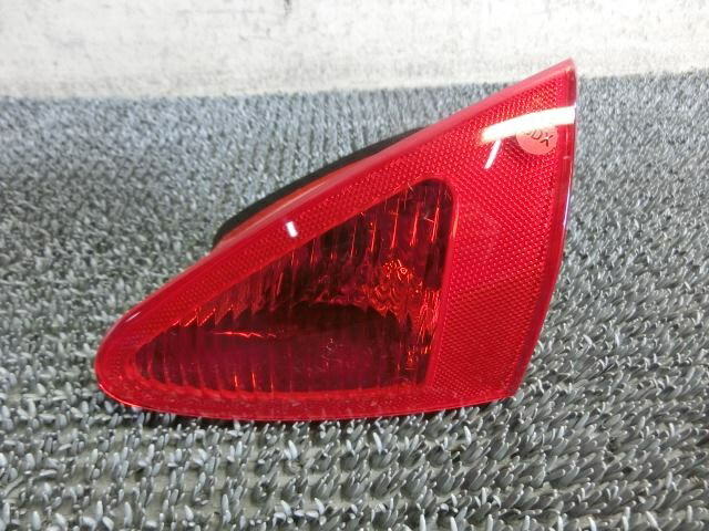 【中古】★新古品・アウトレット品★アルファロメオ 147 純正 テールランプ 右側? RH? 03321010 46556348 / 2F12-178｜メガキングドットコム