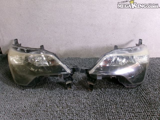 【中古】NSP140 スペイド 純正 ノーマル HID キセノン ヘッドライト ヘッドランプ 左右セット KOITO 52-261 NCP141 等 / 2S6-1598