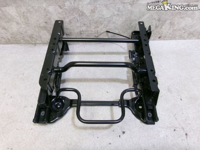 【中古】FIAT フィアット アバルト 595 純正 ノーマル シートレール 右 / S12-878|メガキングドットコム
