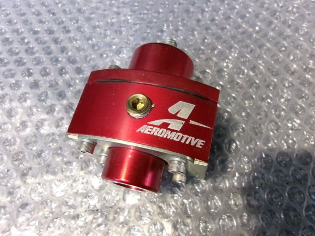 【中古】★未使用!★AEROMOTIVE 燃圧レギュレーター 取付径約13mm 汎用 / 2R11-1267