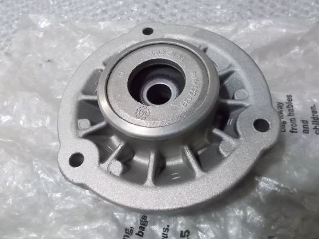 【中古】★未使用!★BMW F10 5シリーズ 純正 ノーマル アッパーマウント 3130686600802 735128148129 A1605191270 6795440 / Q6-321|メガキングドットコム