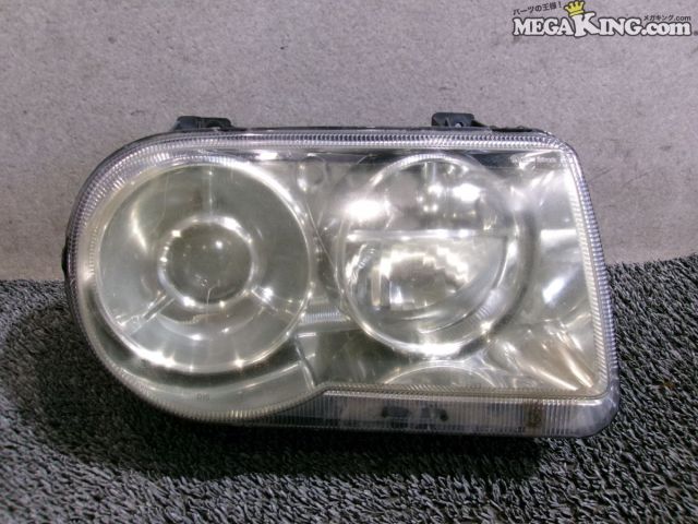 【中古】クライスラー LX35 300C ハンドル位置不明 純正 Valeo HID キセノン ヘッドライト ランプ 日本仕様 右 04806166AE LX57 等 / 2T1-1356｜メガキングドットコム 13,351円