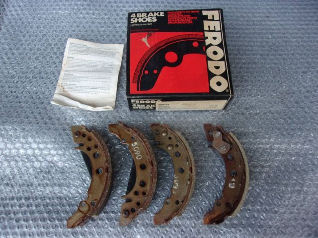 【中古】★未使用!★FERODO フェロード リア リヤ ブレーキシュー VW 11/79- ポロ 11/79- ゴルフ 等 / Q7-703｜メガキングドットコム