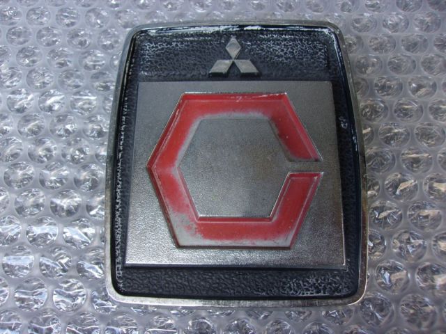 【中古】★激安!★T210 三菱 ふそうキャンター 純正 ノーマル フロント エンブレム ロゴ MB520085 / Q8-616