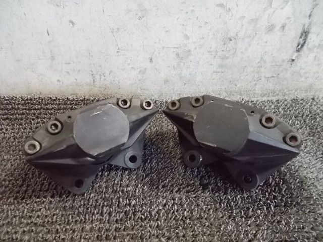 【中古】★希少!★車種不明 ポルシェ ? 純正 brembo ブレンボ ブレーキ キャリパー 2POT 2ポット 左右 20.3475.00 20.3479.00 分かる方 / Q5-594｜メガキングドットコム