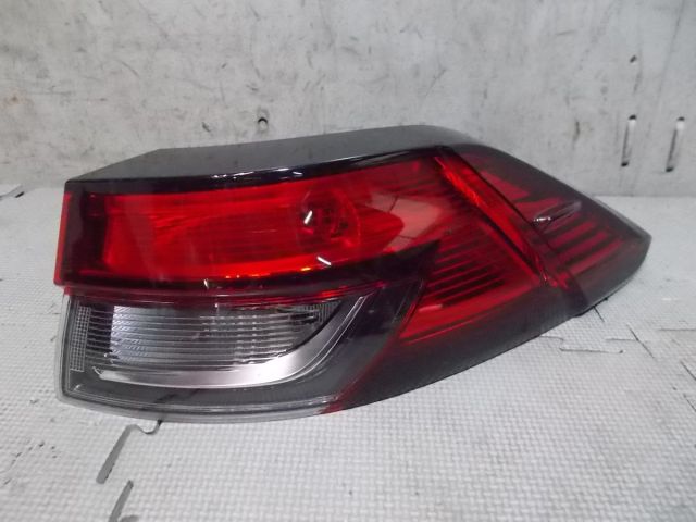 【中古】★美品!激安★ZSG10 カローラクロス 純正 ノーマル LED テールランプ テールライト 右 運転席側 HASCO 16-179 ZVG11 等 点灯OK / 4Q6-610