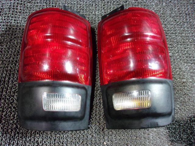 【中古】★激安!★フォード リンカーン ナビゲーター 純正 ノーマル テールランプ テールライト 左右 A1P2RST-97EN / Q5-227