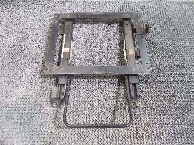 【中古】★激安!★FD3S RX-7 RX7 RECARO レカロ セミバケ セミバケット シートレール 右 運転席 13B ロータリー / Q5-1129|メガキングドットコム