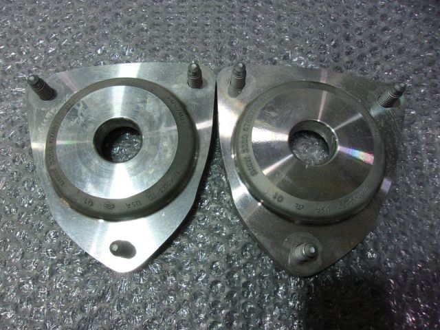 【中古】★激安!★車種不明 BMW 純正 ノーマル アッパーマウント 左右 3350 6788779-01 E70 ? X5 ? 分かる方 / Q5-1275|メガキングドットコム