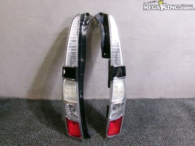 la100s クリスタルアイLEDテールランプ　新品同様品 LA100S /110S ムーブ カスタム 前期用 MOVE CUSTOM クリスタル