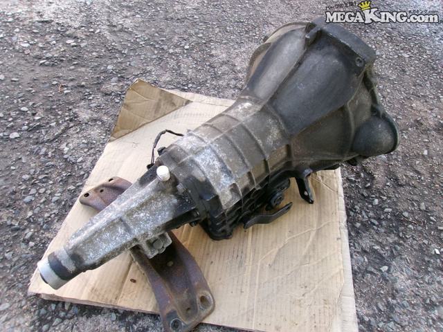 【中古】車種不明 ニッサン 純正 ノーマル ミッション 510 ? ブルーバード ? 分かる方 / 2R11-1042