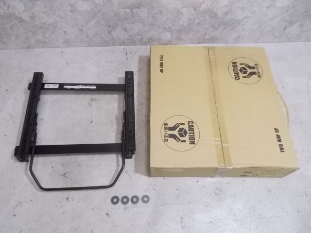 【中古】★未使用!★TE71 カローラ TRIAL トライアル シートレール 底6点止め 右 運転席側 / R6-1268