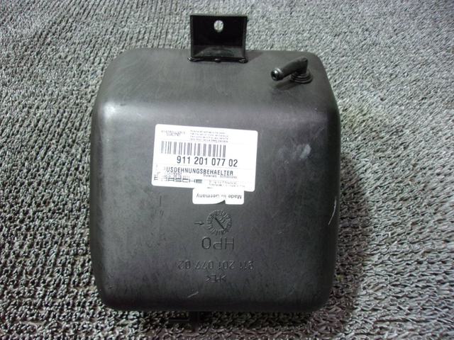 【中古】★激安!★ポルシェ 911 930 カレラ 空冷ポルシェ 純正 ノーマル リザーブタンク フューエルエクスパンション 91120107702 / R7-1477｜メガキングドットコム
