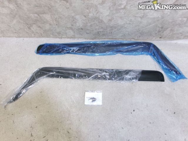 【中古】★未使用★'18.5~ JB64W ジムニー 純正 ノーマル フロント ドアバイザー サイドバイザー 左右 99120-77R01-000 / T2-257｜メガキングドットコム