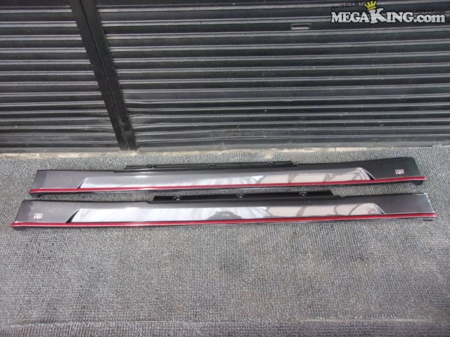 【中古】R35 GT-R GTR 前期 中期 CHARGE SPEED チャージスピード FRP サイドステップ VR38DETT E0005947 175b R E0005948 175b L / T3-143｜メガキングドットコム