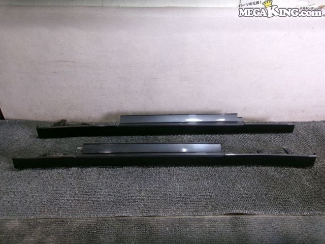【中古】R35 GT-R GTR 純正 ノーマル サイドステップ 左右セット VR38DETT 76850-JF00A 76851-JF00A / T4-1682｜メガキングドットコム