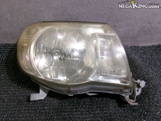 【中古】年式・ハンドル位置不明 05y~11y ? タコマ 社外 ハロゲン ヘッドライト ヘッドランプ レンズ 右 033-0020 分かる方 / 2T1-277