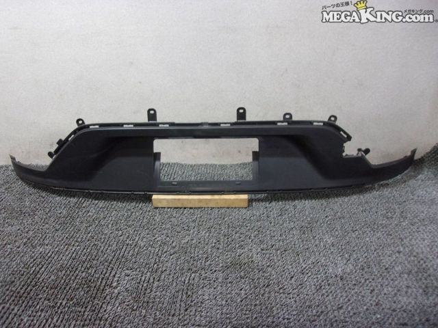 【中古】ZVW60 プリウス 純正 ノーマル リアバンパーガーニッシュ 52453-47080 ZVW65 MXWH60 等 / 4S8-1609|メガキングドットコム