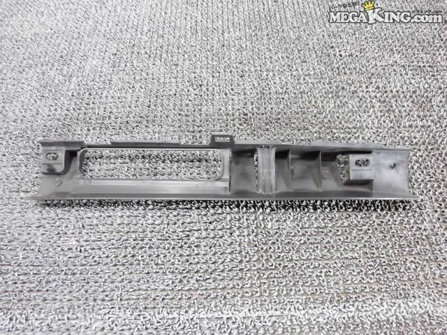 【中古】★激安!★2010年～2012年 アウディ R8 V10 純正 ノーマル スカートマウントブラケット リア 左側 420853923 / H3-053