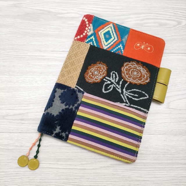 専用　正規品　ミナペルホネン　piece パッチワーク 大きく開くミニポーチ ミナペルホネン パッチワーク | Kyäm