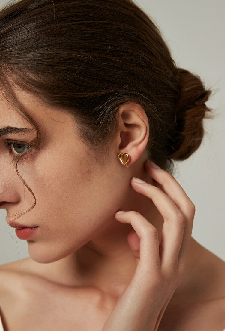 限定コレクション 存在感抜群ハートピアス ゴールド DESIREE ENAMEL COPENHAGEN｜ハート ピアス【ギフト】 - KOZLIFE